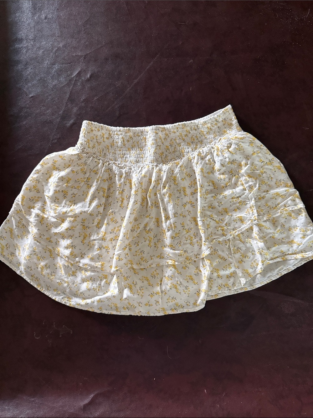 Hollister White Floral Smocked Waist Mini Skirt size xl